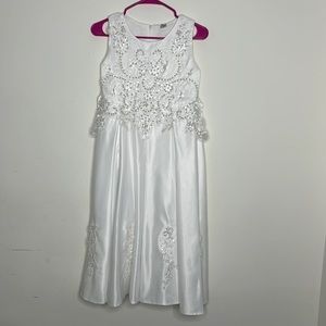 Absolutely Beautiful, full communion outfit for girl.